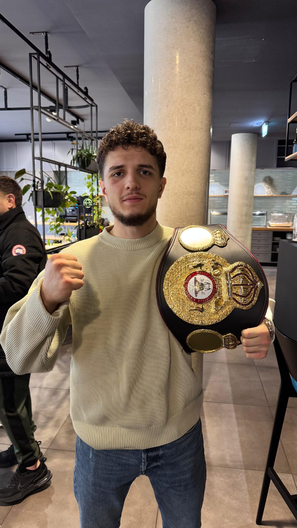 Festim Ademi mit dem WBA-Gürtel